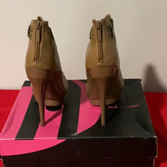 Michael Antonio Woman’s Melody Ankle Boot, Tan - Picture 3 of 6